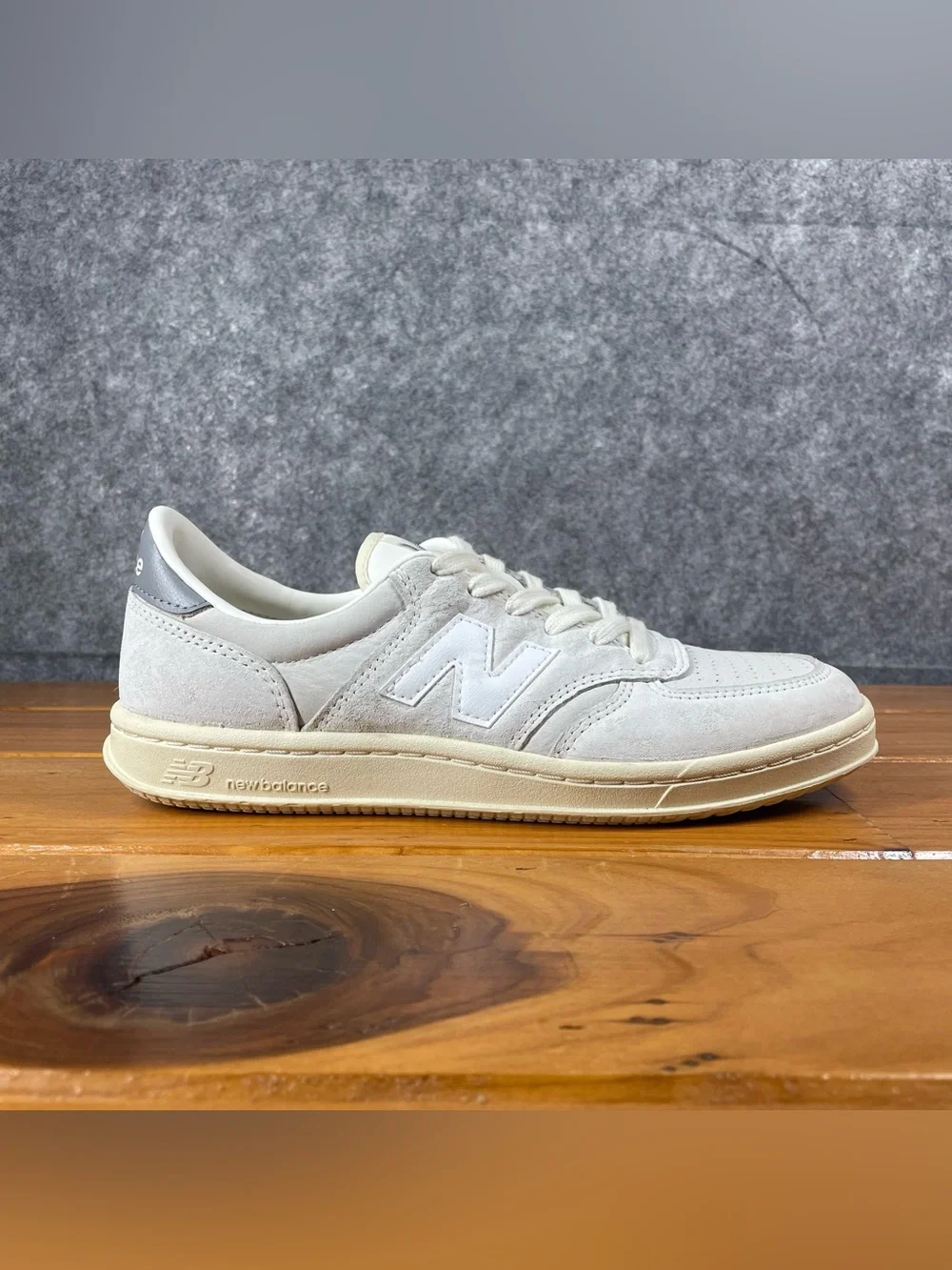 New Balance T500 Mens Size 7 / Womens 8.5 White Gray Suede Sneakers CT500PMG